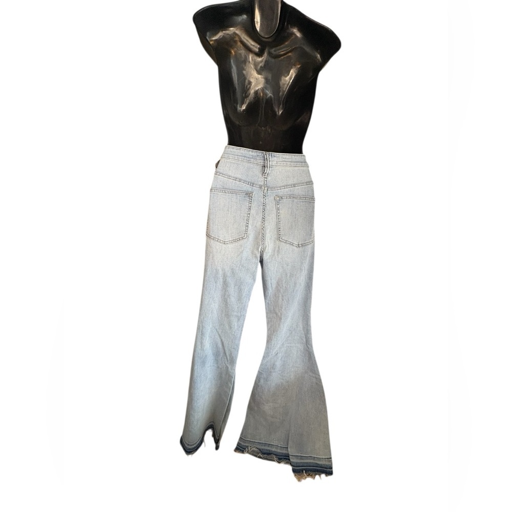 Free People We The Free IRREPLACEABLE Kent Blue Flare Raw Hem Button Fly Jeans - Picture 6 of 10